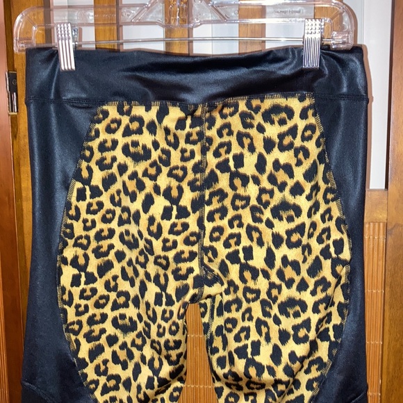 Zumba‎ capris - Picture 2 of 8